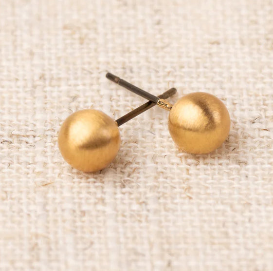 Michelle McDowell Grenada Brushed Gold Small Pearl Earrings